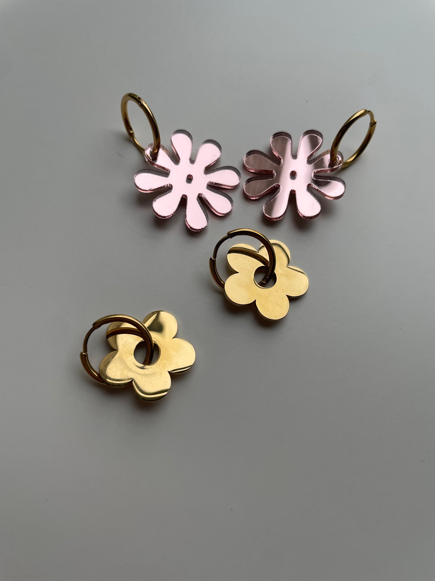 Pink mirror flowers