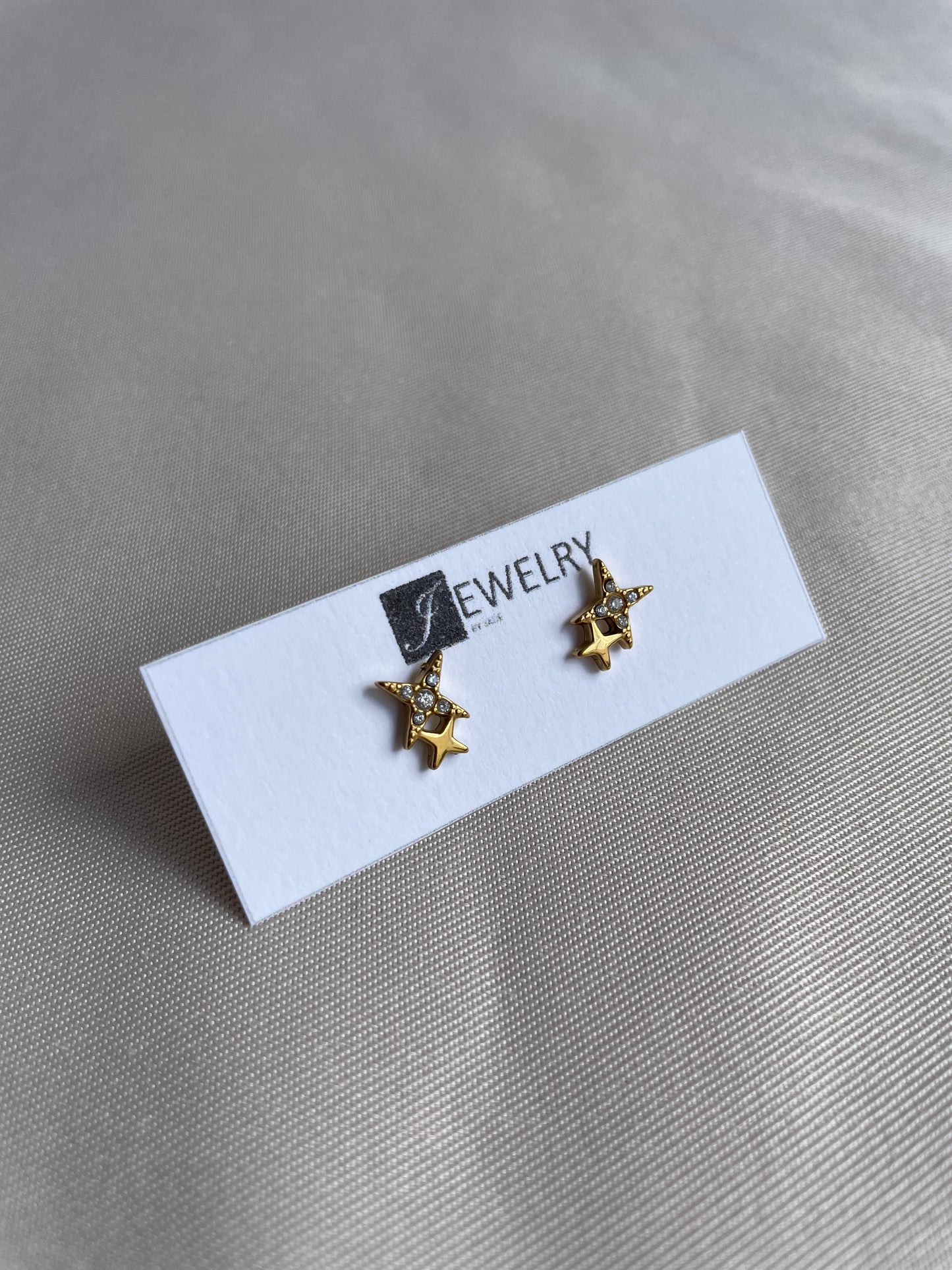 Shining star studs