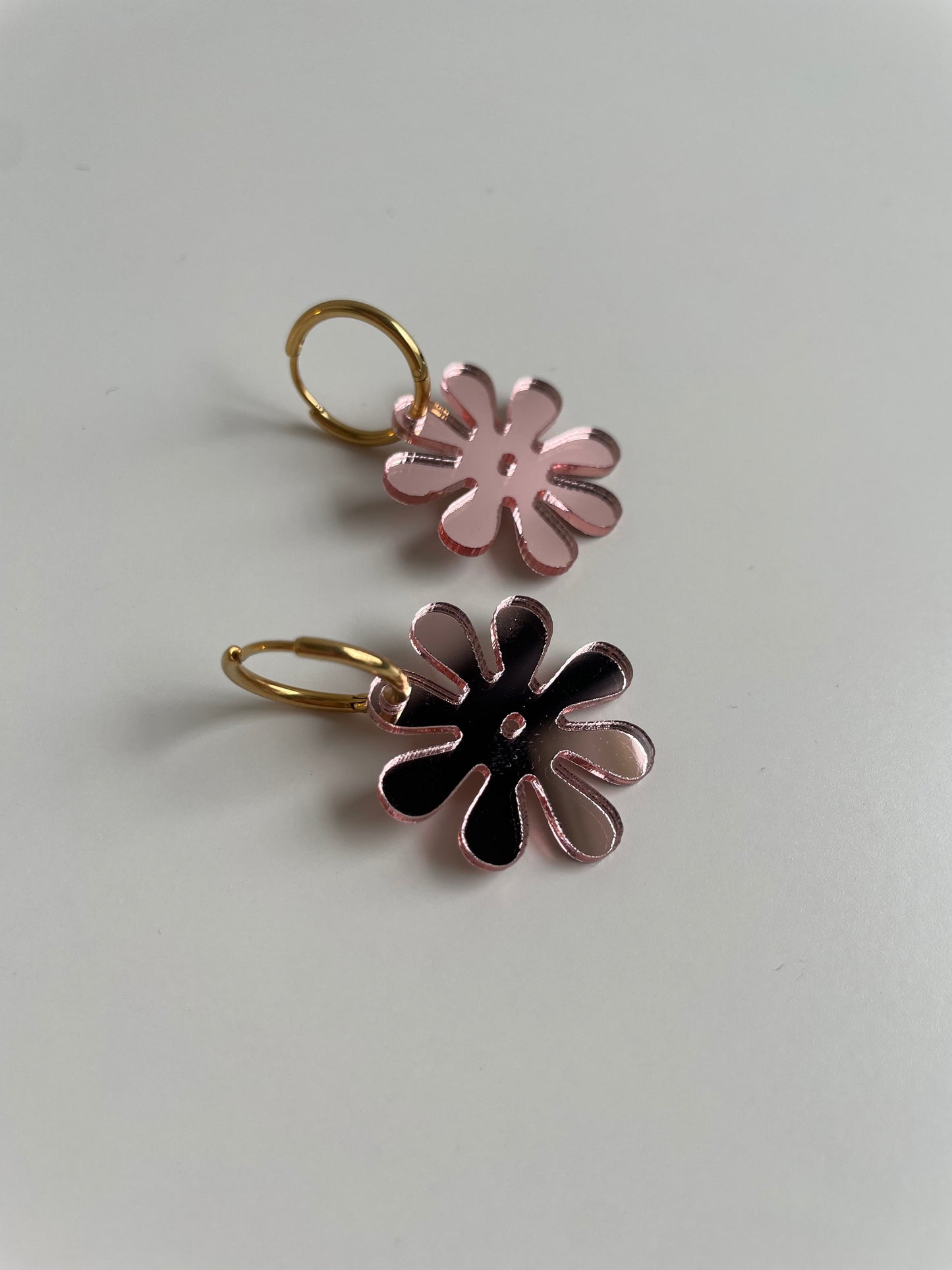 Pink mirror flowers