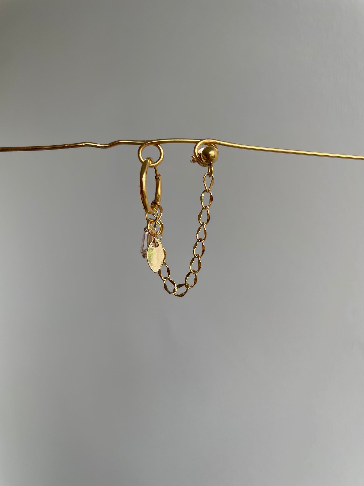 The special connected earring