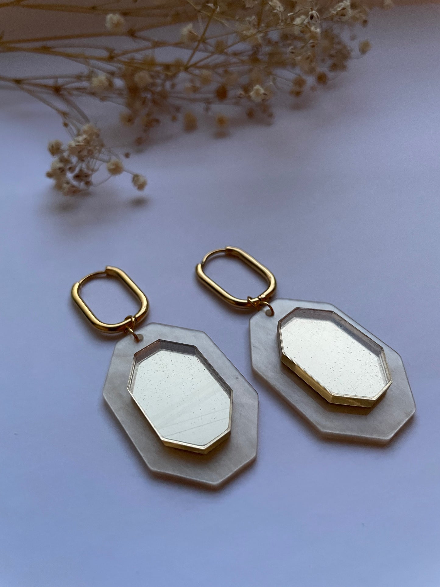 Metallic beige-light gold