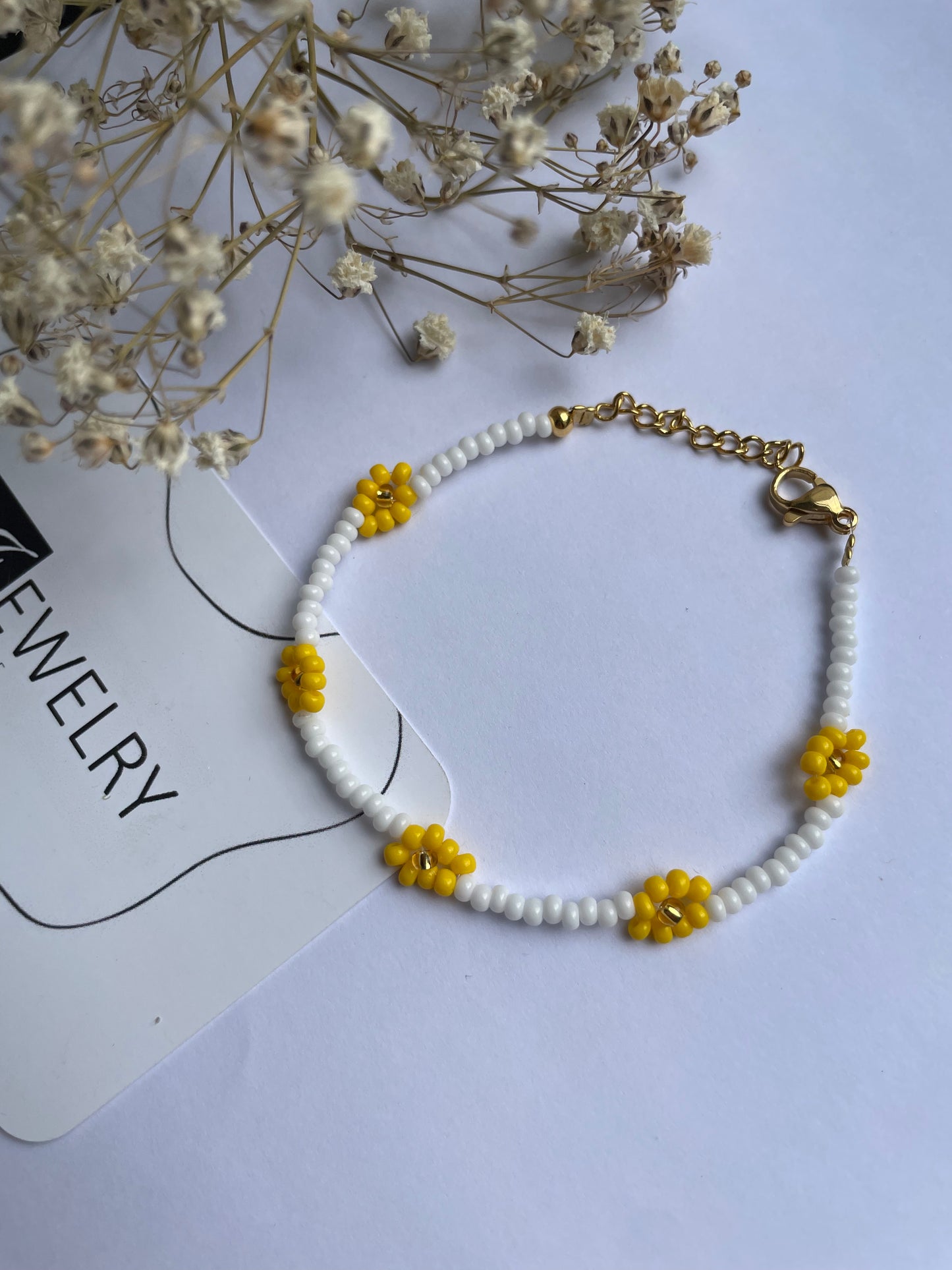 Armbandje yellow daisies