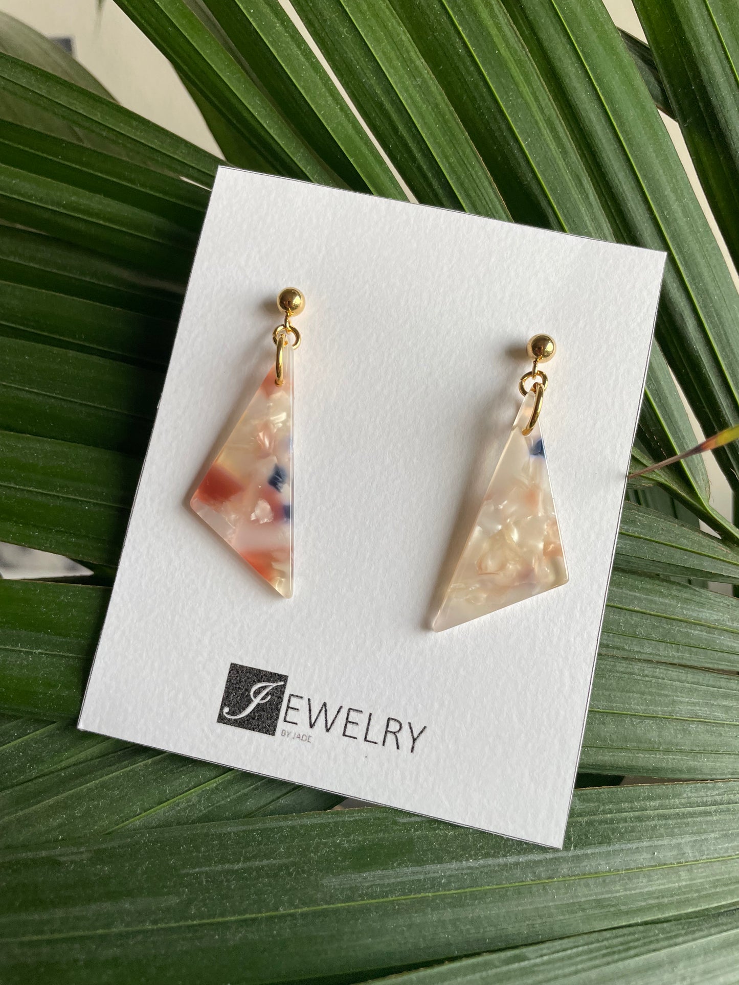Oorstekers triangle vintage pink