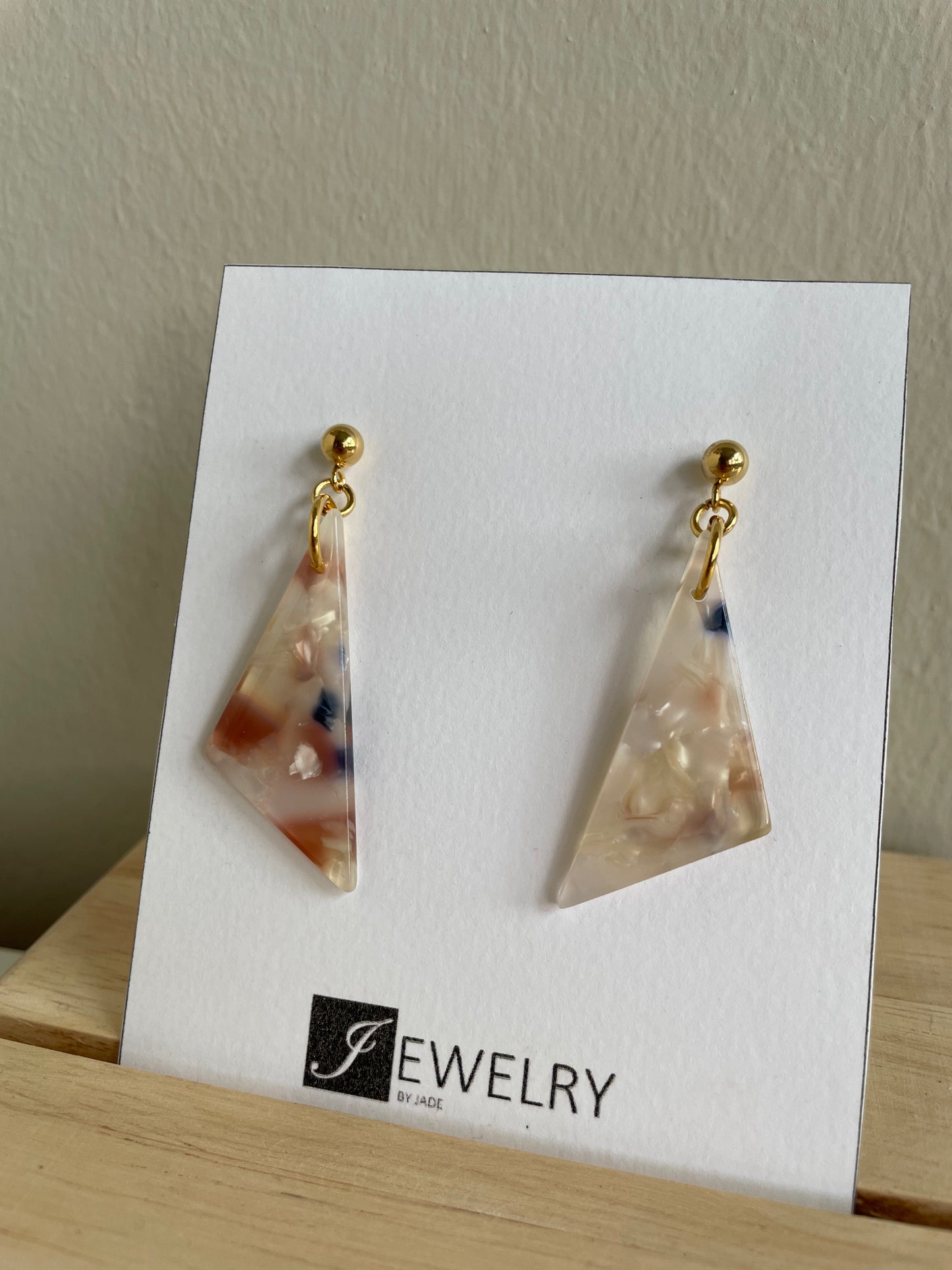 Oorstekers triangle vintage pink