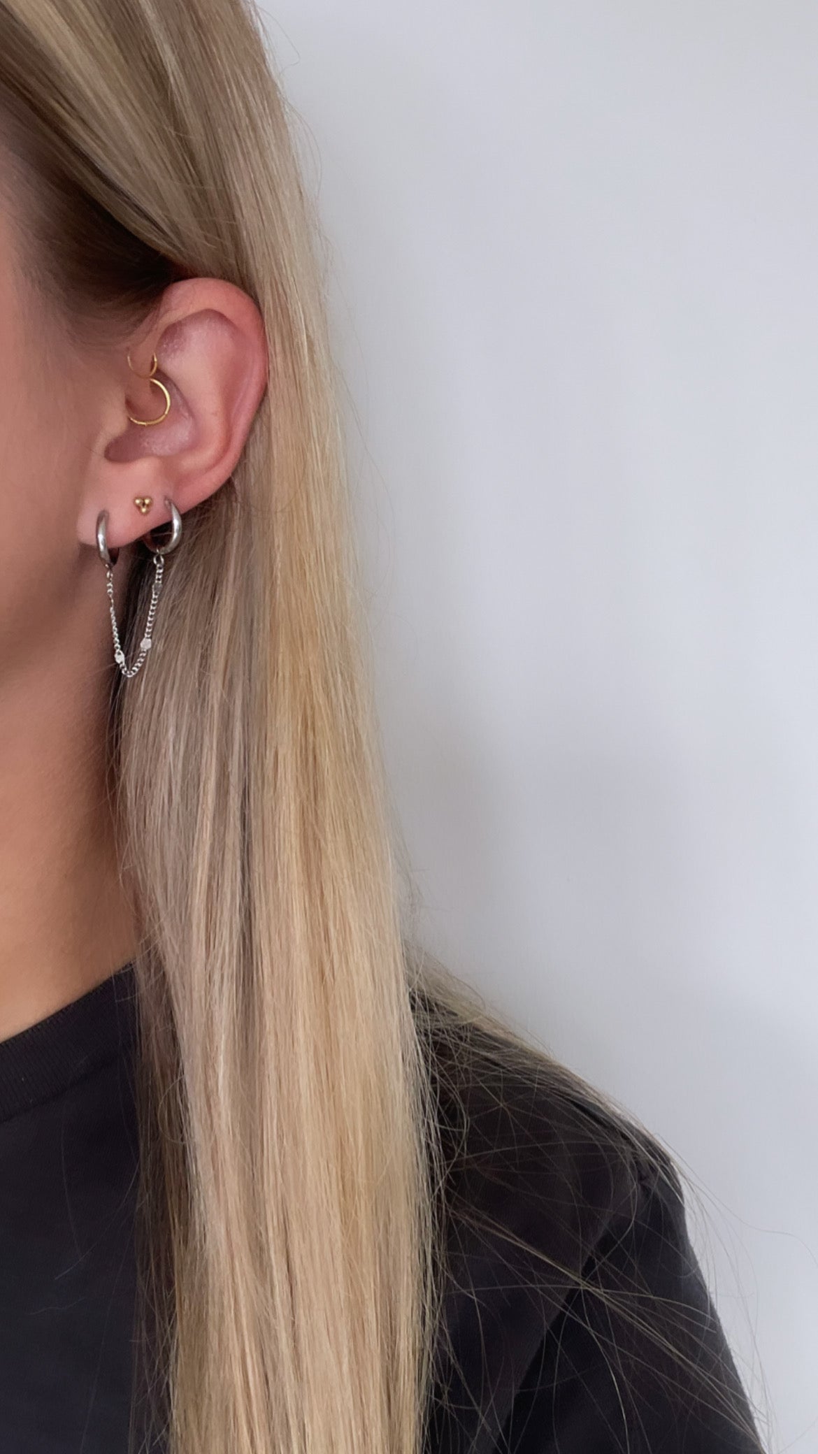 The connected earring silver